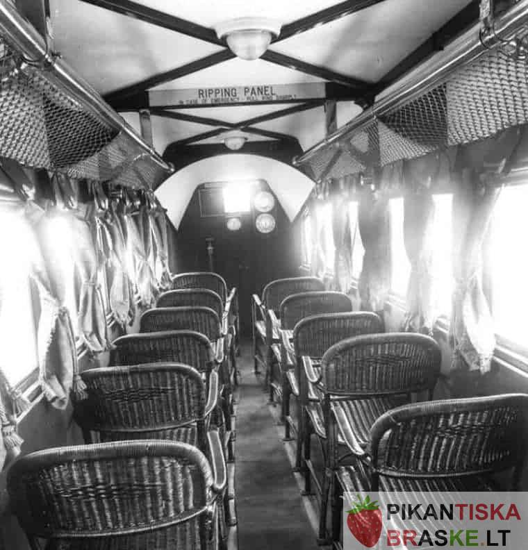1936 metais užfiksuotas lėktuvo vidus